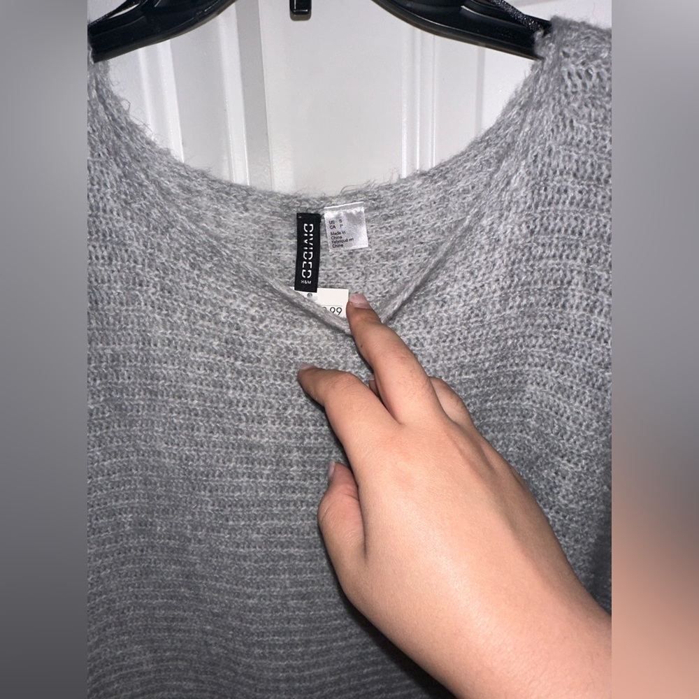 Grey NwT H&M sweater top size small - Picture 3 of 4